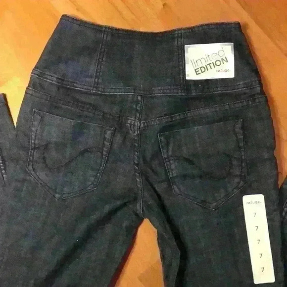 Refuge  Jeans - Picture 4 of 5